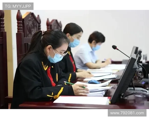 法官妈妈：铁面无私下的温柔守护，司法公正中的温情脉脉